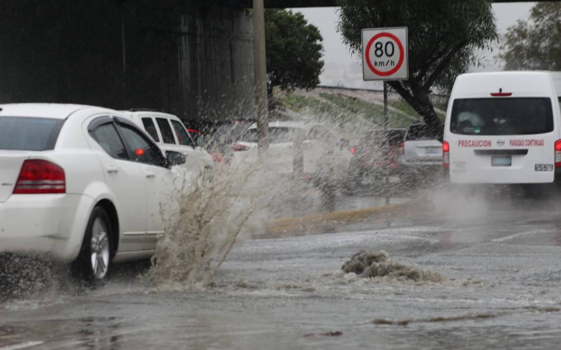 Debido a lluvias, se inunda la avenida Internacional Tijuana - El Sol de  Tijuana | Noticias Locales, Policiacas, sobre México, Baja California y el  Mundo