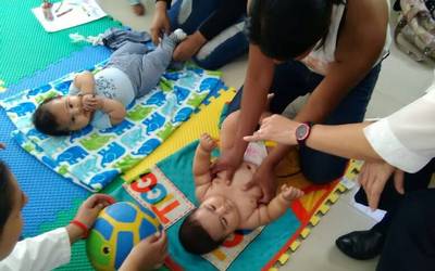 Ofrecen estimulación temprana para bebés en las unidades móviles de salud -  El Sol de Tijuana